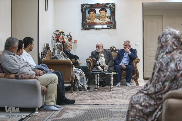 دیدار جامعه قرآنی با خانواده شهیدان ابراهیم