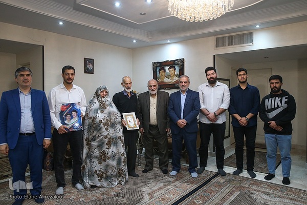 دیدار جامعه قرآنی با خانواده شهیدان ابراهیم