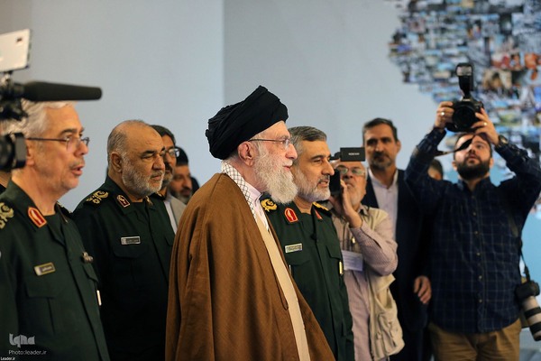 بازدید فرمانده کل قوا از نمایشگاه دستاوردهای نیروی هوافضای سپاه پاسداران