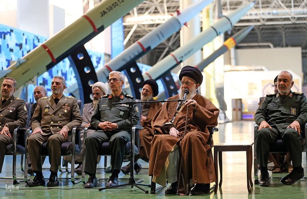 بازدید فرمانده کل قوا از نمایشگاه دستاوردهای نیروی هوافضای سپاه پاسداران
