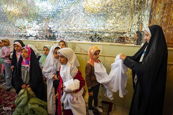 جشن تکلیف دختران در حرم شاهچراغ(ع)‎