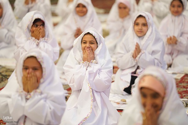 جشن تکلیف دختران در حرم شاهچراغ(ع)‎