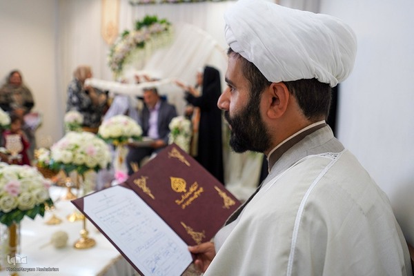 مراسم عقد زوجین در جوار حرم حضرت شاهچراغ(ع)