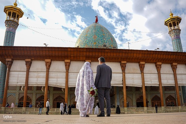 مراسم عقد زوجین در جوار حرم حضرت شاهچراغ(ع)