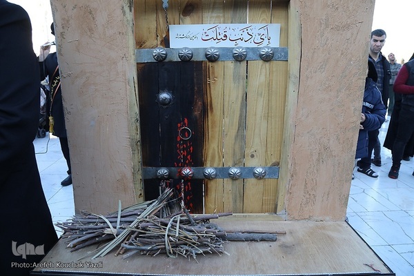 آیین تعویض پرچم گنبد آستان مسجد مقدس جمکران در آستانه ایام فاطمیه