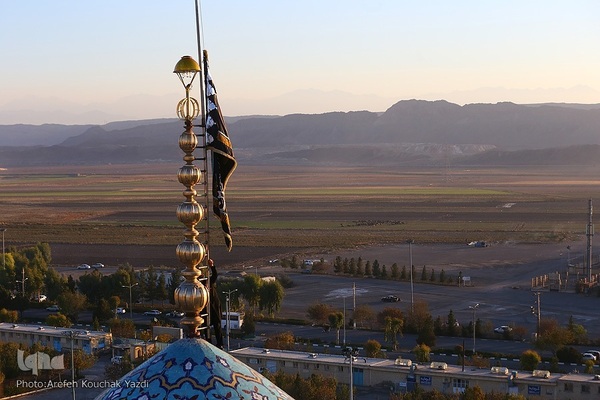 آیین تعویض پرچم گنبد آستان مسجد مقدس جمکران در آستانه ایام فاطمیه