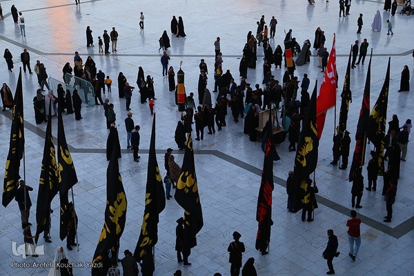 آیین تعویض پرچم گنبد آستان مسجد مقدس جمکران در آستانه ایام فاطمیه