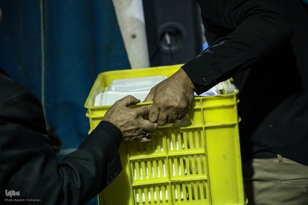 چایخانه حضرتی و توزیع غذا