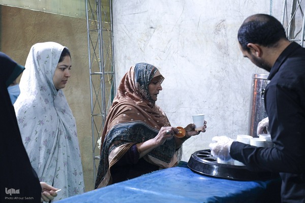 چایخانه حضرتی و توزیع غذا