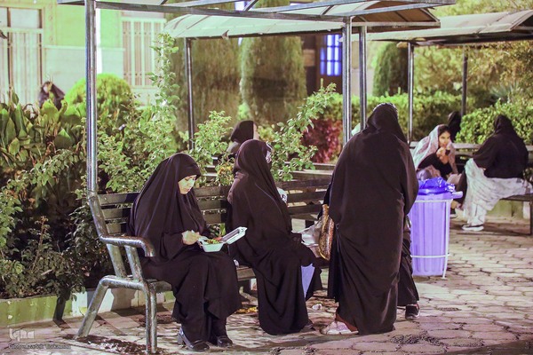 چایخانه حضرتی و توزیع غذا