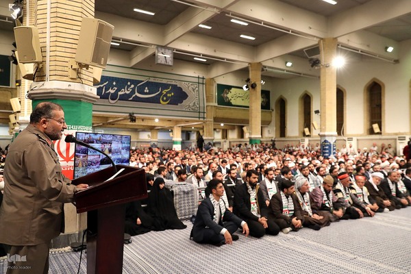 دیدار هزاران نفر از بسیجیان با رهبر انقلاب