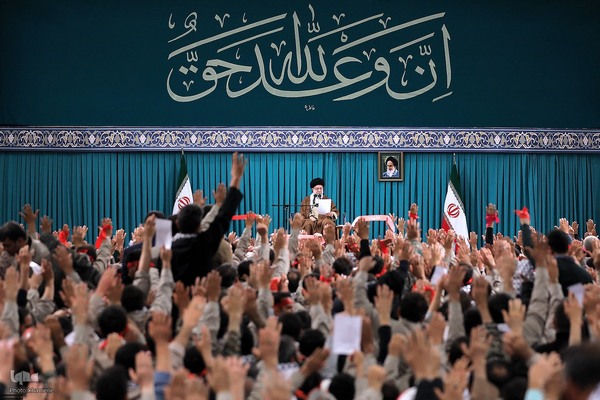 دیدار هزاران نفر از بسیجیان با رهبر انقلاب