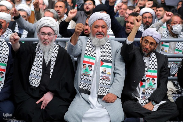 دیدار هزاران نفر از بسیجیان با رهبر انقلاب