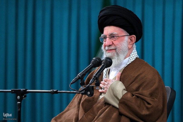 دیدار هزاران نفر از بسیجیان با رهبر انقلاب