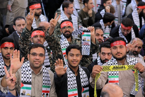 دیدار هزاران نفر از بسیجیان با رهبر انقلاب