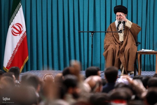 دیدار هزاران نفر از بسیجیان با رهبر انقلاب