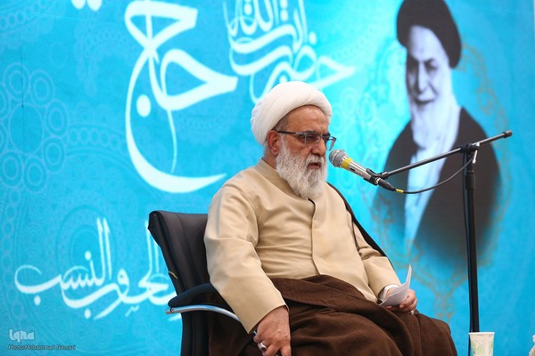 آیت‌الله شب زنده‌دار در مراسم گرامیداشت آیت الله سید رضا صدر