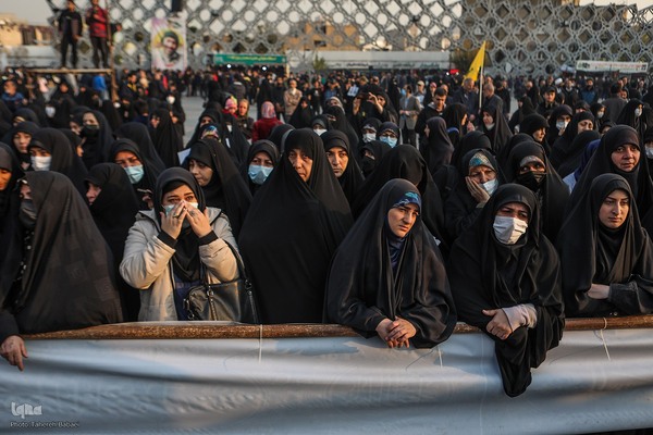 بدرقه شهدای مدافع حرم در میدان امام حسین(ع)