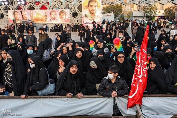 بدرقه شهدای مدافع حرم در میدان امام حسین(ع)