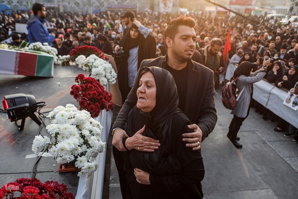 بدرقه شهدای مدافع حرم در میدان امام حسین(ع)