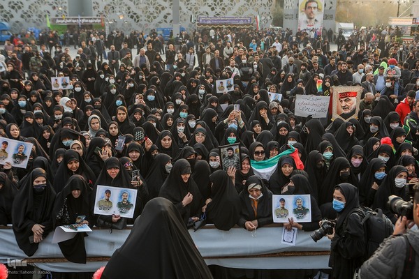 بدرقه شهدای مدافع حرم در میدان امام حسین(ع)