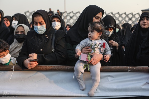 بدرقه شهدای مدافع حرم در میدان امام حسین(ع)