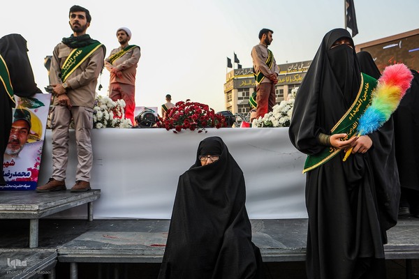 بدرقه شهدای مدافع حرم در میدان امام حسین(ع)