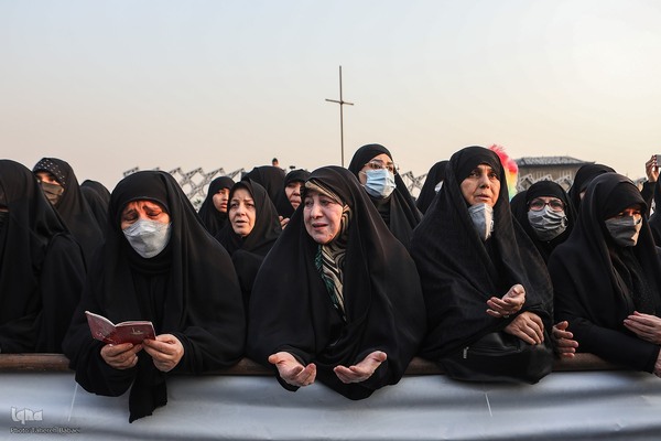 بدرقه شهدای مدافع حرم در میدان امام حسین(ع)