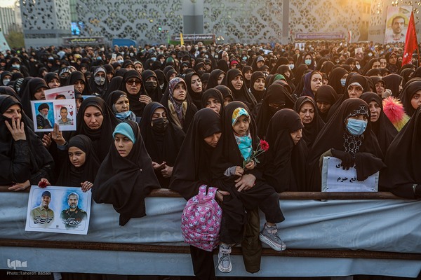 بدرقه شهدای مدافع حرم در میدان امام حسین(ع)