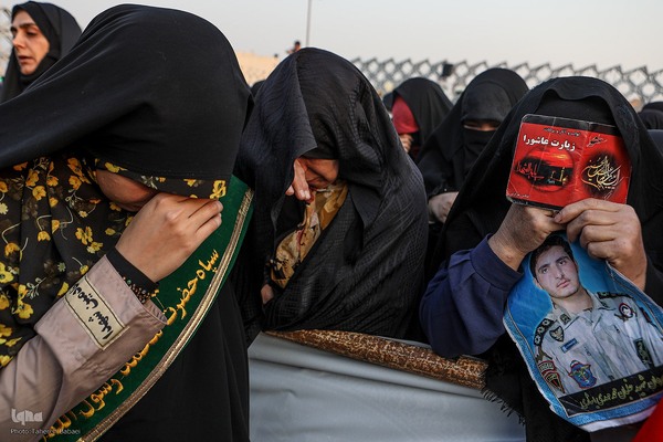 بدرقه شهدای مدافع حرم در میدان امام حسین(ع)