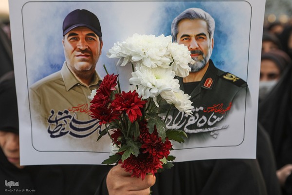 بدرقه شهدای مدافع حرم در میدان امام حسین(ع)