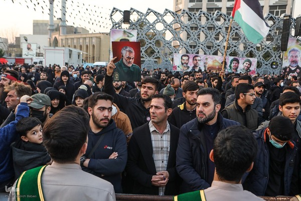 بدرقه شهدای مدافع حرم در میدان امام حسین(ع)