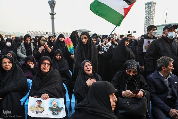 بدرقه شهدای مدافع حرم در میدان امام حسین(ع)