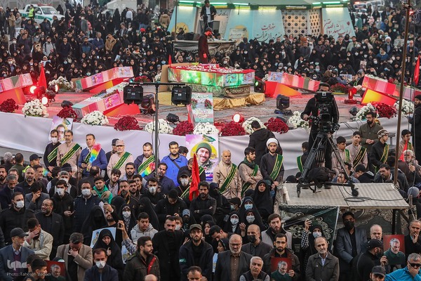 بدرقه شهدای مدافع حرم در میدان امام حسین(ع)