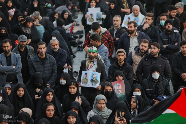 بدرقه شهدای مدافع حرم در میدان امام حسین(ع)