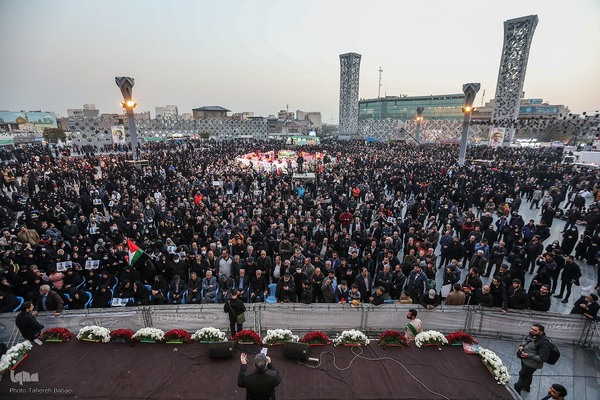 بدرقه شهدای مدافع حرم در میدان امام حسین(ع)