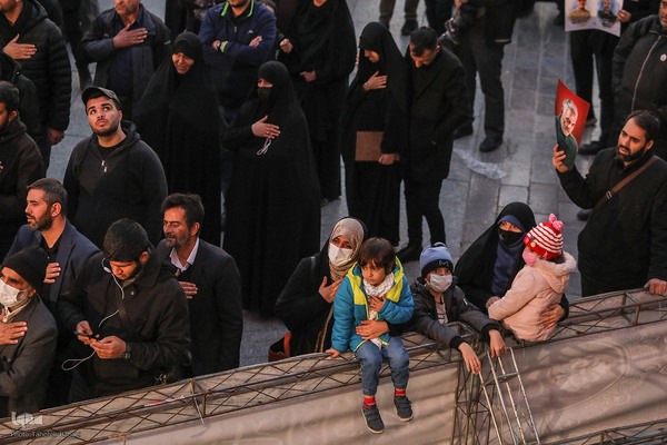 بدرقه شهدای مدافع حرم در میدان امام حسین(ع)