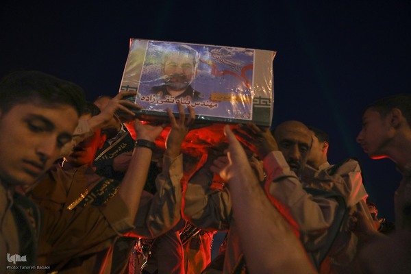 بدرقه شهدای مدافع حرم در میدان امام حسین(ع)