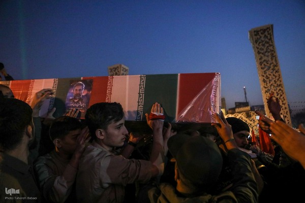 بدرقه شهدای مدافع حرم در میدان امام حسین(ع)