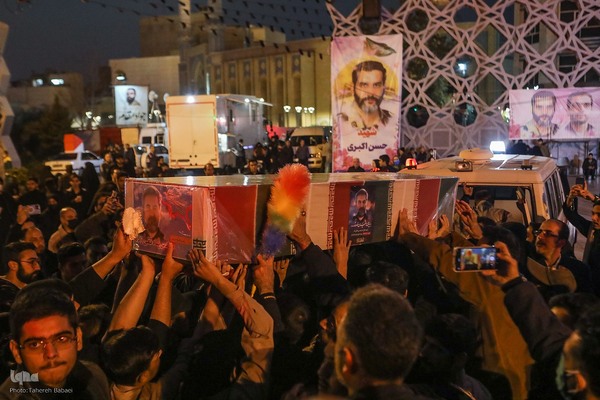 بدرقه شهدای مدافع حرم در میدان امام حسین(ع)