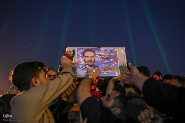 بدرقه شهدای مدافع حرم در میدان امام حسین(ع)