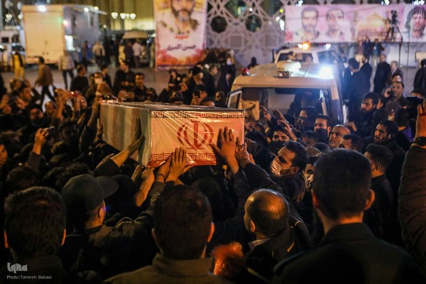 بدرقه شهدای مدافع حرم در میدان امام حسین(ع)
