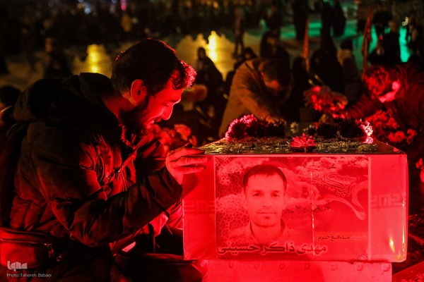 بدرقه شهدای مدافع حرم در میدان امام حسین(ع)