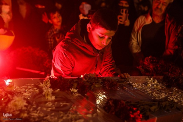 بدرقه شهدای مدافع حرم در میدان امام حسین(ع)