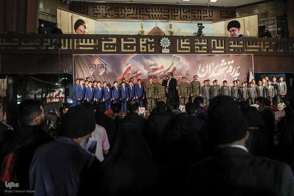 بدرقه شهدای مدافع حرم در میدان امام حسین(ع)