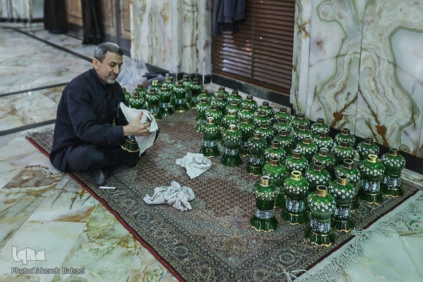 مراسم غبارروبی حرم حضرت عبدالعظیم در ایام شهادت حضرت زهرا (س)