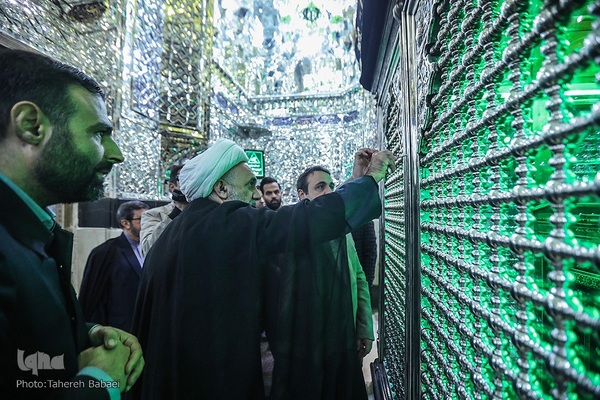 مراسم غبارروبی حرم حضرت عبدالعظیم در ایام شهادت حضرت زهرا (س)