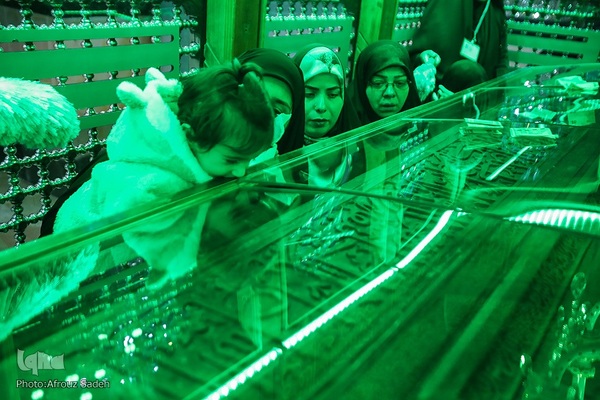 مراسم غبارروبی حرم حضرت عبدالعظیم در ایام شهادت حضرت زهرا (س)