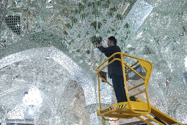 مراسم غبارروبی حرم حضرت عبدالعظیم در ایام شهادت حضرت زهرا (س)