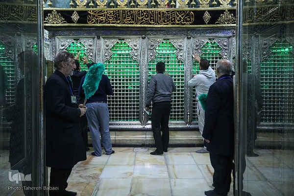 مراسم غبارروبی حرم حضرت عبدالعظیم در ایام شهادت حضرت زهرا (س)